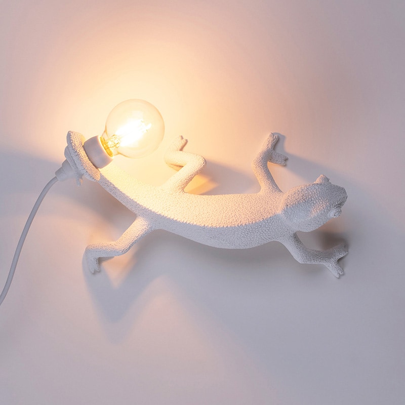 Chameleon lamp right going down USB - White