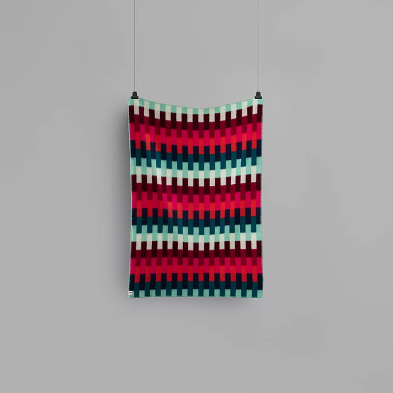 Asmund Bold large throw - Red/turquoise