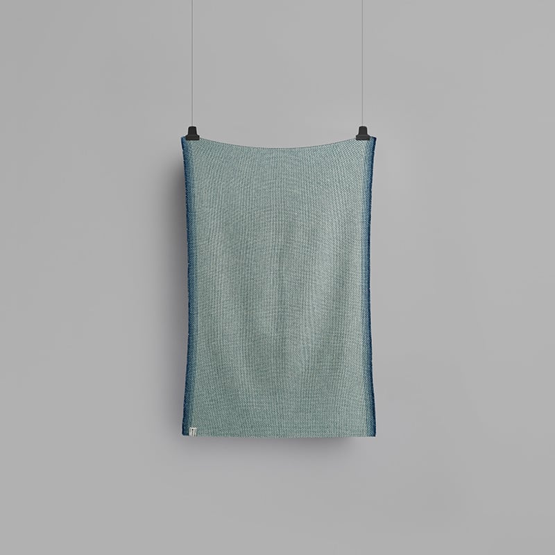 Una half size throw - Blue