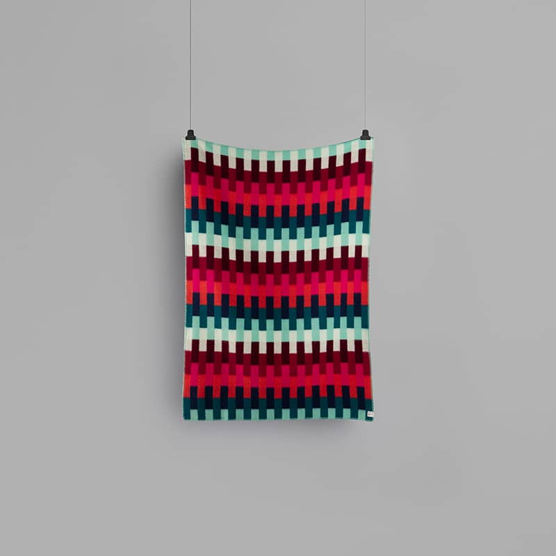 Asmund Bold large throw - Red/turquoise