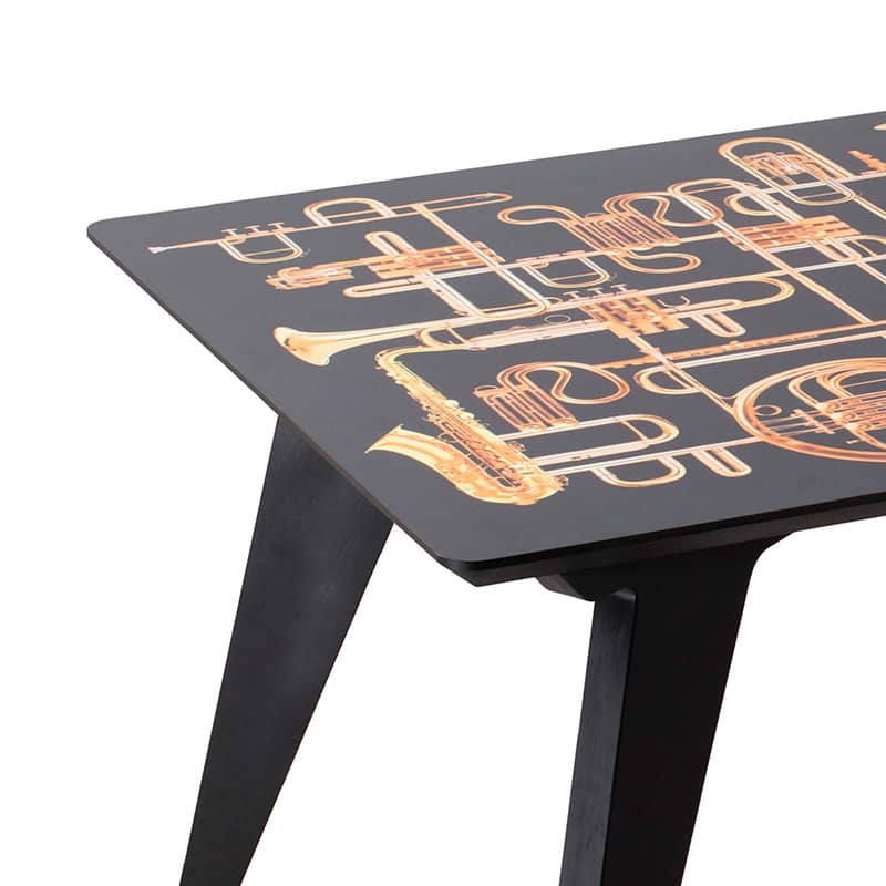 Toiletpaper wooden table - Trumpets