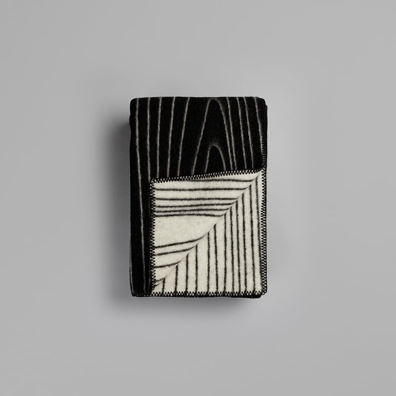 Skog large throw - Black/natural