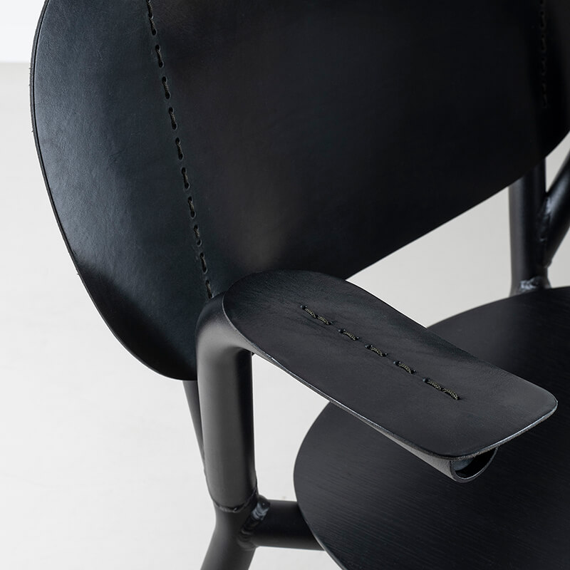 Emil Rosi chair with armrest - Black/black, black leather seat
