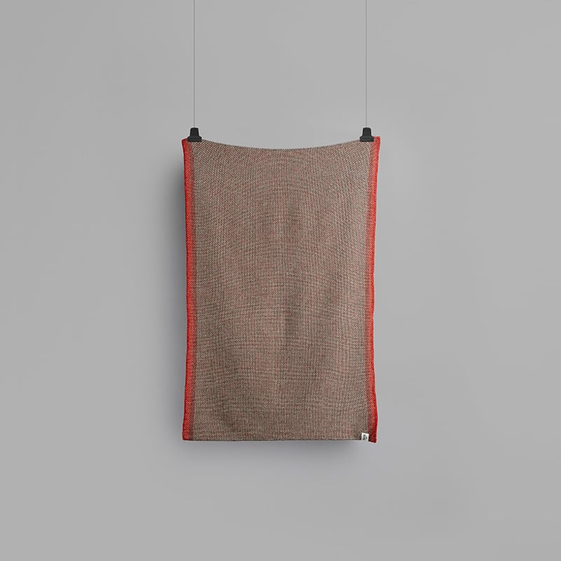 Una half size throw - Green/red Una half size throw - Green/red