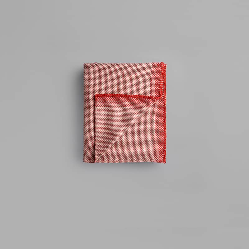 Una half size throw - Lys red Una half size throw - Lys red