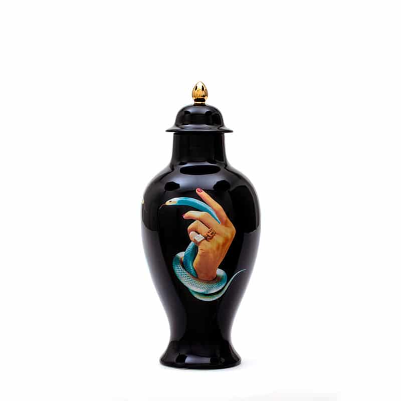 Toiletpaper vase in porcelain - Hands whit snakes