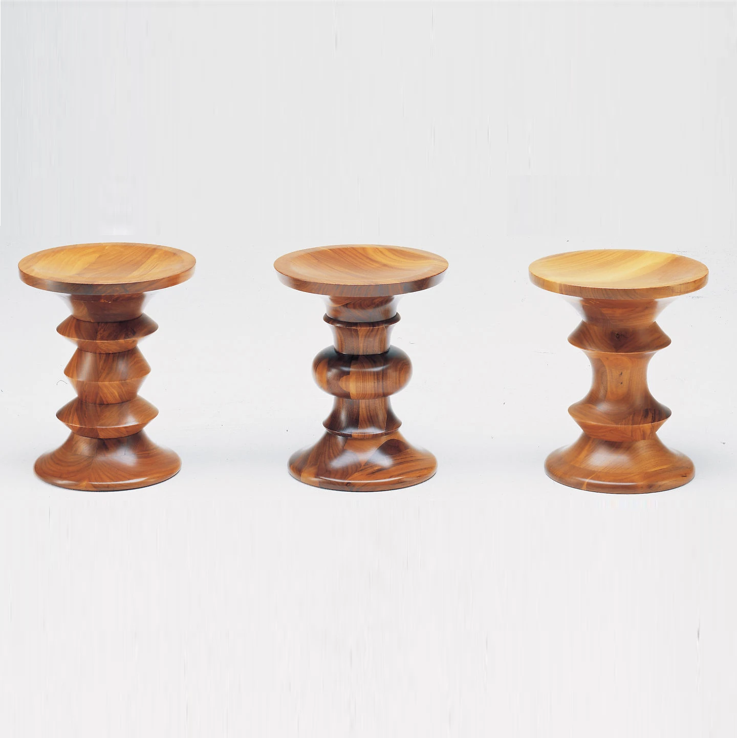 Stools model C - Massief notenhout