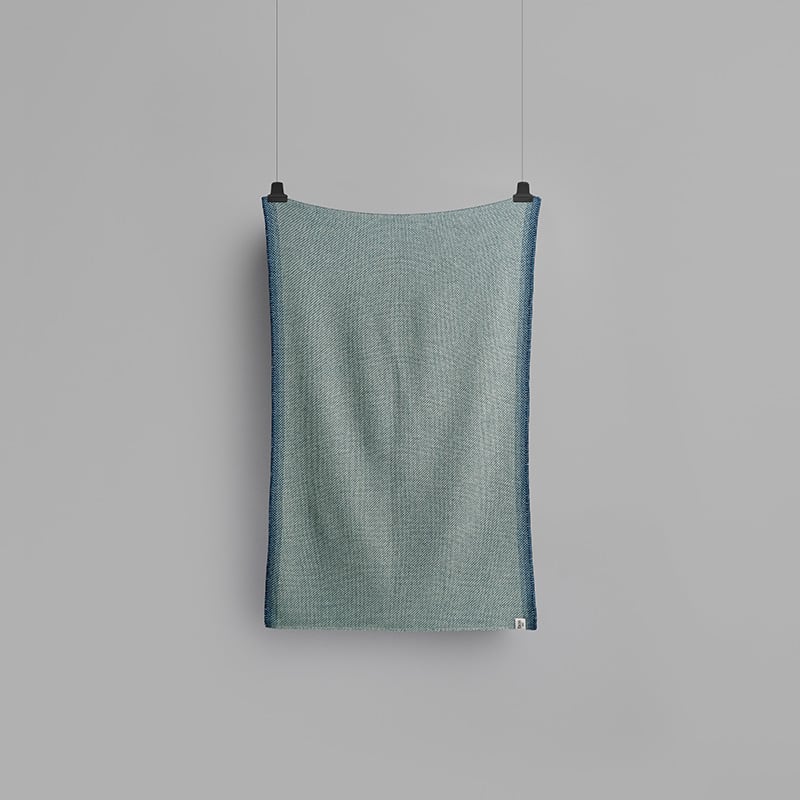 Una half size throw - Blue