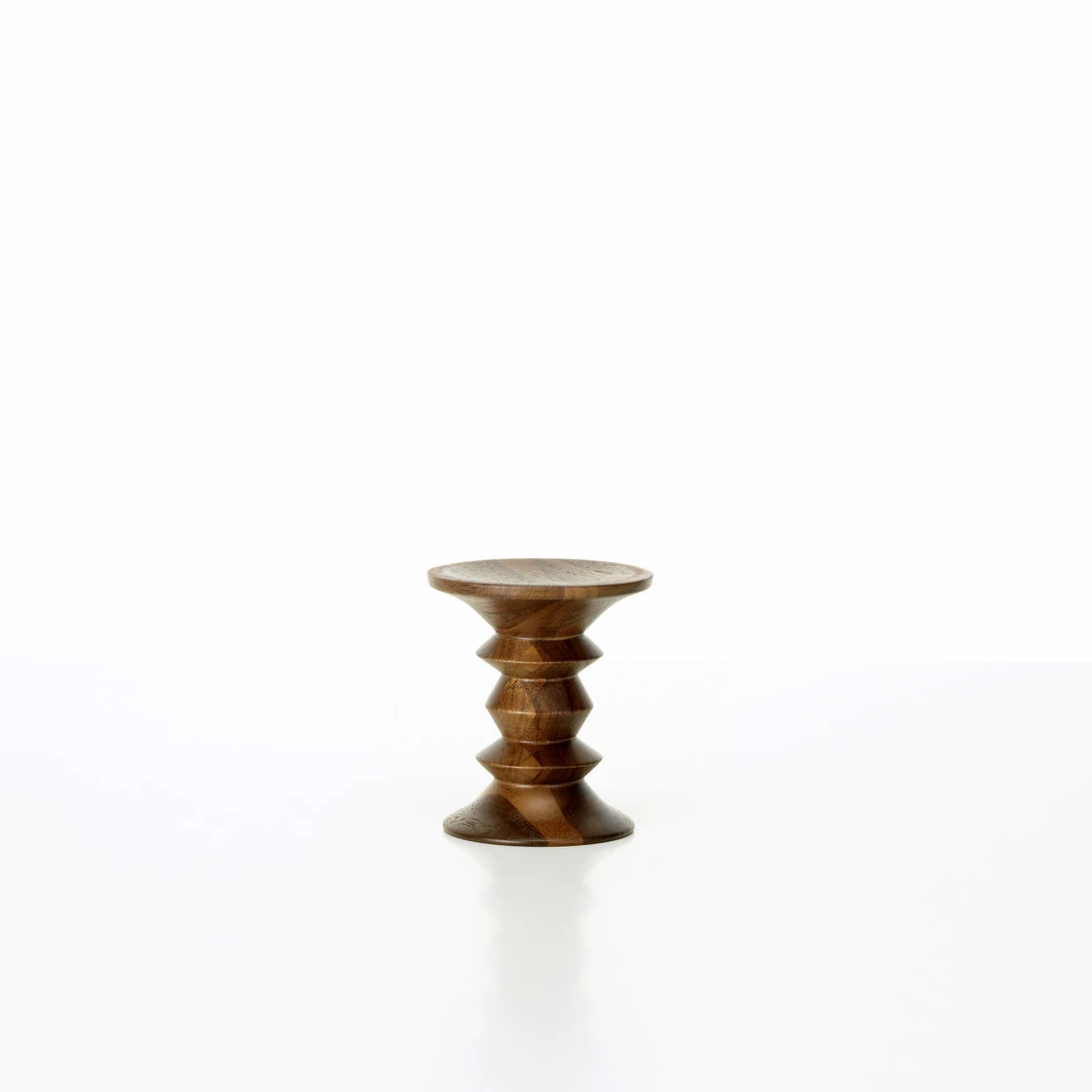Stools model A - Massief notenhout