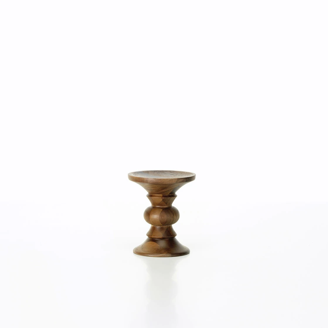 Stools model B - Massief notenhout