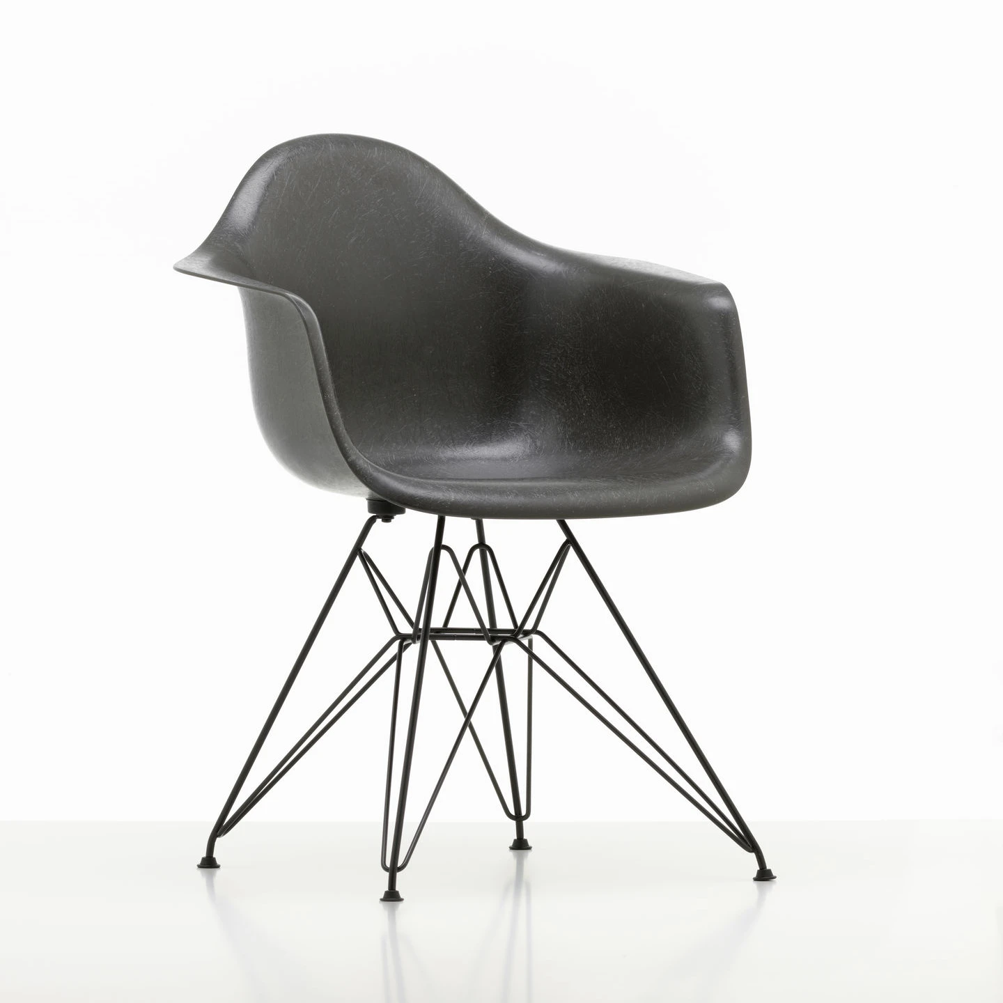 DAR Eames Fiberglass Armchair